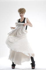 组图：亚运推广大使谭维维烈焰红唇写真