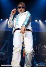 组图：贾斯汀-比伯曼城开唱 自摸胯下“不淡定”