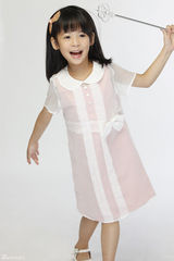 组图：翁虹晒女儿近照  六岁小萝莉萌翻众人