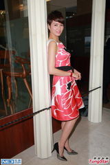 组图：梁咏琪与外籍老公甜蜜亮相 自曝恩爱故事