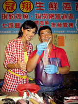 幻灯图集：美女蒋怡担任美食向导 介绍台湾小吃