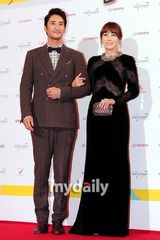 组图：大钟奖红毯星光熠熠 群星华服登场斗艳