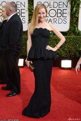 组图：金球奖女星红毯 沃特森露背亚当斯八字奶