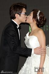 组图：韩谐星尹亨彬郑京美幸福大婚想生双胞胎