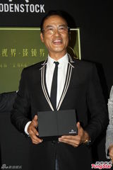 组图：任达华出席代言活动透露将导恐怖片