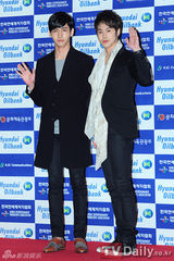 组图：东方神起少女时代等众星助阵梦想演唱会