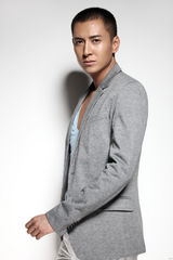 高清组图：“九爷”韩栋穿回现代 时尚型男不再玩酷