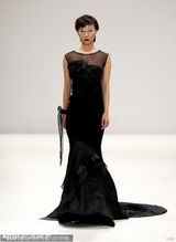 组图：中国女性勇闯T台 李玉刚反串亮眼