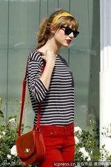 组图：泰勒-斯威夫特金发红唇腔调十足