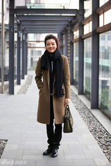 组图：车晓冬日街拍时尚达人街头添色彩