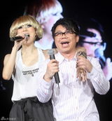 幻灯图集：郑秀文纪念入行20年 连换八套造型玩百变