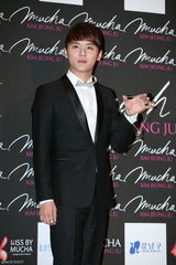 高清组图：张根硕金俊秀出席亚洲Jewelry颁奖礼