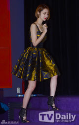 组图：李妍熙玉泽演助阵新片 四对情侣亮相