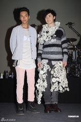 组图：洪卓立音乐会秀舞技 陈伟霆新年要陪阿Sa