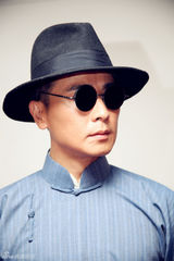 组图：《智取华山》杀青 保剑锋首演军人一圆儿时梦