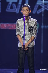 组图：吴建豪《舞林大会》热舞 张一山扎马尾助阵