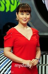 组图：韩星姜艺彬香艳出席《愤怒王》发布会