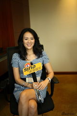 组图：《非常幸运》亮相上海 章子怡调侃找力宏