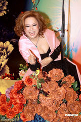 高清图：杜丽莎演唱会有修女造型 部分收益作慈善