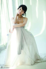 组图：王媛可透视薄纱仙姿玉色 尽展曼妙曲线