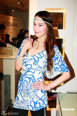 幻灯图：熊黛琳不收男士送首饰 陈见飞心仪餐厅保安