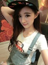 组图：女子酷似杨幂  网友直呼傻傻分不清