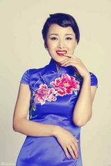 组图：黄曼演绎复古大片 优雅旗袍展东方神韵