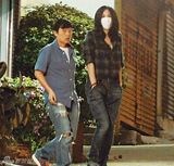 组图：王菲香港急赴名跌打馆治腰伤 下车需搀扶