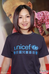 组图：杨千嬅自曝儿子拒叫妈 暂停工作展现母爱