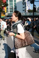 高清组图：那英东京享受闲暇时光 备战跨年演唱会