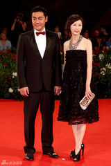 组图：杜琪峰《夺命金》首映 胡杏儿长裙华丽