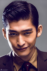 组图：张翰搞怪证件写真 变表情帝玩转五官POSE