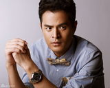 组图：《二叔》边原温暖写真 与剧中判若两人