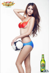 组图：青岛啤酒啦啦队美女人体彩绘图