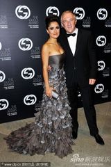 组图：麦当娜黑超黑裙尽展大姐大酷 助阵女性电影奖
