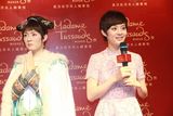 组图：孙俪武汉二度揭幕蜡像 与甄嬛同挂小像