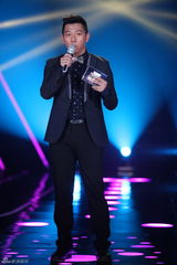 组图：《歌手》半决赛上演 邓紫棋茜拉三女杰PK