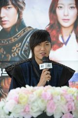 高清组图：《信义》办座谈会李敏镐金喜善相见恨晚