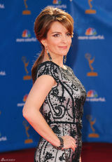 高清组图：艾美奖红毯 蒂娜-菲礼服秀知性气质