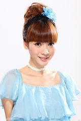 高清：柳岩甜美笑容新写真 岩语录揭秘感性另一面