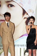 高清组图：韩星张瑞希性感宣传新剧《妇产科》