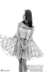 组图：杨蓉杂志写真突破自我秀性感