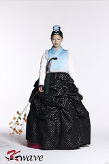 高清图：童星金有贞迎中秋拍韩服写真甜美可爱