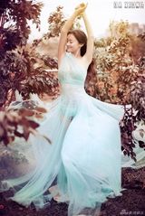 组图：袁姗姗梦幻风写真显性感身材