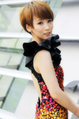 组图：谢楠甜美春日写真 与大左演绎神仙眷侣