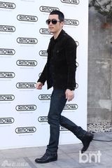 组图：张赫郑糠云等帅气出席新店开业活动