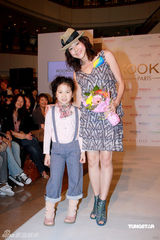 幻灯图：甄子丹之女同林嘉欣走秀 汪诗诗姐妹力挺