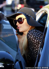 组图：帕里斯-希尔顿潮店扫货毫不惜金