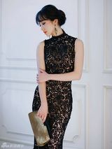 组图：韩雪早春薄纱轻裙加身 简约奢华显优雅