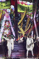 高清组图：少女时代金贤重助阵公益演唱会热歌辣舞